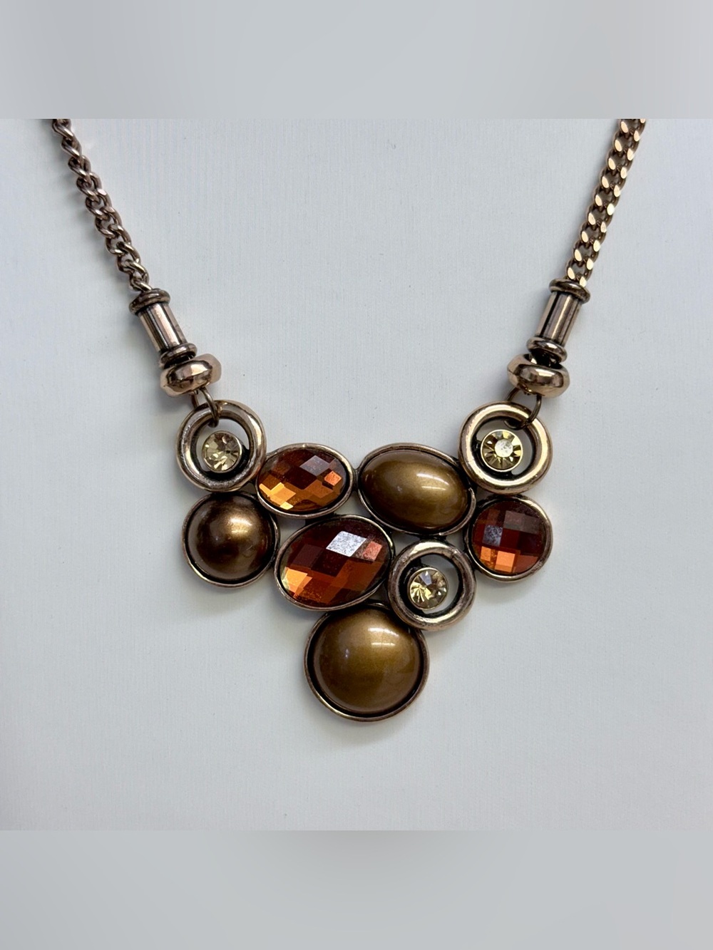 Lovely, vintage-inspired bib necklace - Picture 2 of 5
